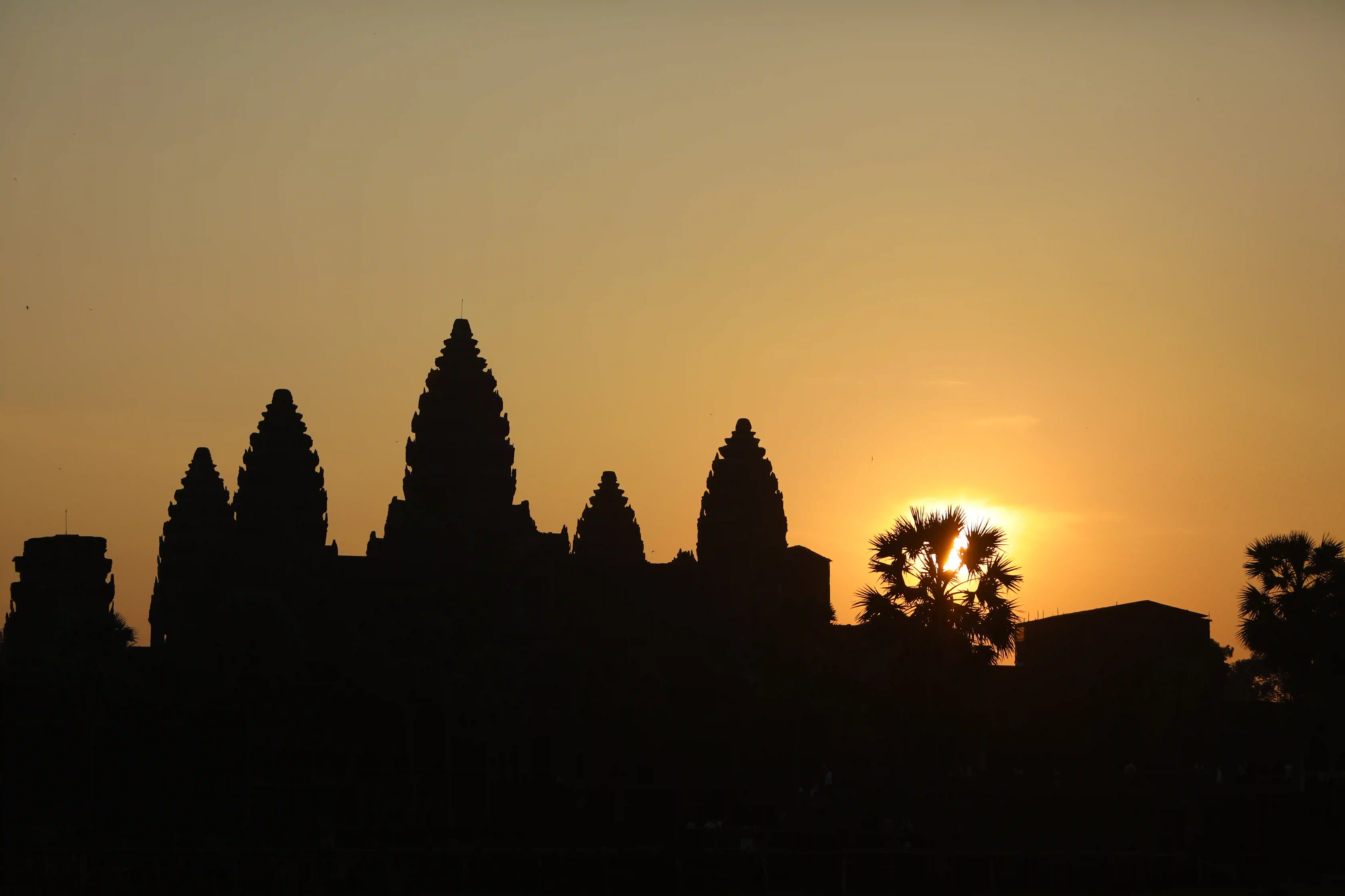 Angkor_Wat_Sunrise_Serva_Travel